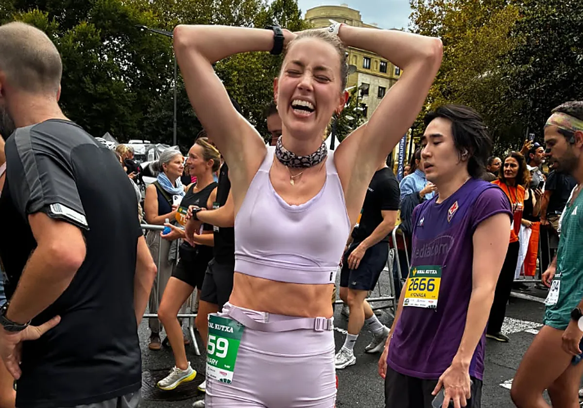 Amber Heard, 40 años, corre en San Sebastián su primera media maratón y debuta con este tiempo: «Eskerrik asko, Donosti!»