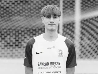 Un jeune footballeur est mort après un accident de voiture improbable avec un cerf