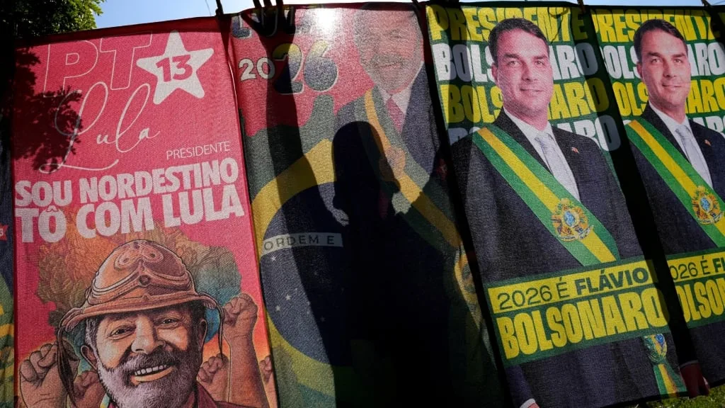 Balotaje en Brasil: Flávio Bolsonaro aventajó por cuatro puntos a Lula da Silva en el primer sondeo y sumó un respaldo clave