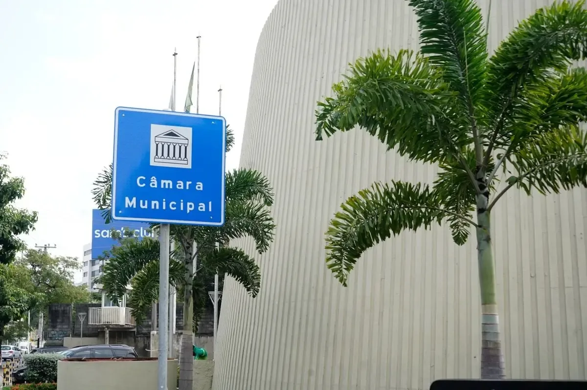 Pauta da Câmara de Vitória é trancada mesmo com decisão judicial sobre eleição da Mesa