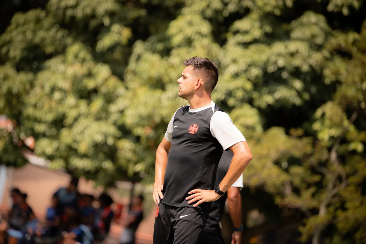 Técnico da base do Vasco destaca joias e projeta Andrey: "Jogador de seleção brasileira"