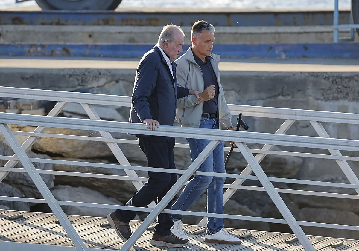 La escapada de Juan Carlos I a Galicia remata con una cena familiar a bordo de un bateeiro