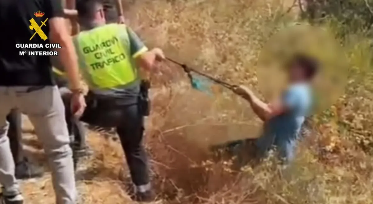 Hace un ‘simpa’, huye durante 100 kilómetros y acaba en un rescate inesperado entre las zarzas