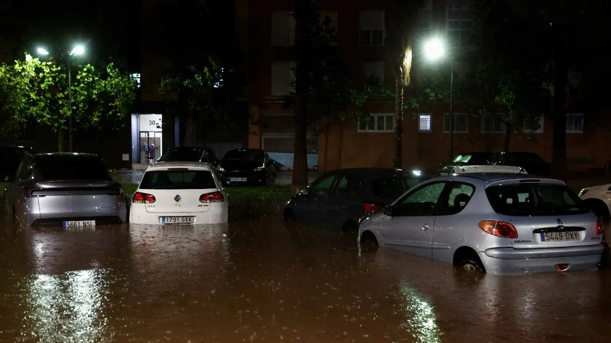 Heavy rain floods Barcelona streets, traps car in tunnel, woman swept away