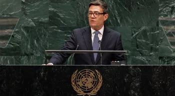 PM britânico anuncia agência para travar "maré venenosa" da desinformação