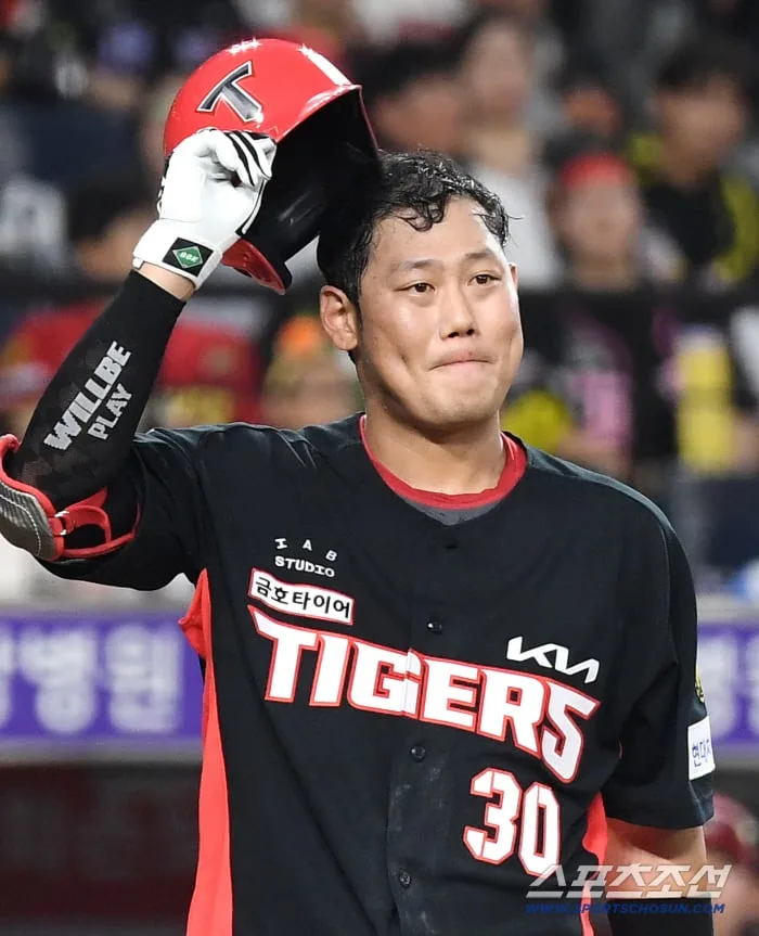 와 한화 낭만 미쳤다! 14년지기 동료의 '첫 방문', 등장곡까지 틀며 환영했다…자비없던 2루타 화답 [대전 현장]