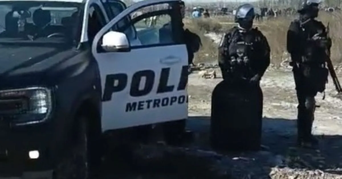 Operativo por la toma en el oeste de Neuquén: la Policía comenzó a retirar carpas y casillas