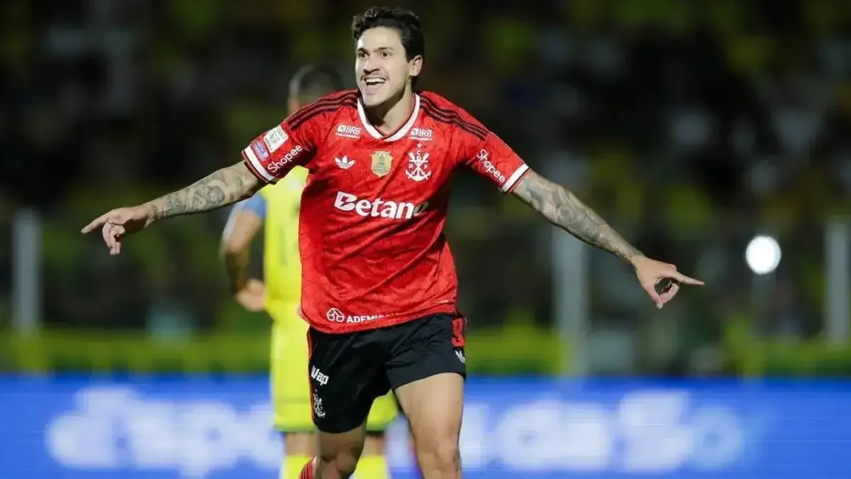 Flamengo atropela Mirassol e cola de vez no Palmeiras, líder do Brasileirão