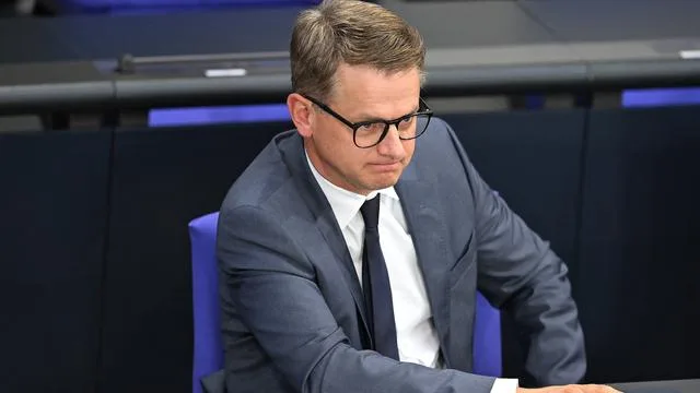 Beitragserhöhungen: Carsten Linnemann will wieder Informationspflicht für Krankenkassen