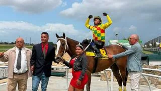 King Bulbs con remate violento para llevarse la Copa Tintoreto en Valencia