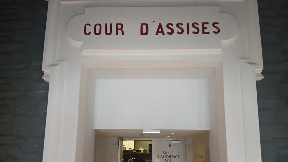 Christophe Raule condamné à la réclusion criminelle à perpétuité pour le viol et le meurtre d'Iris Coëtmen à Lorient