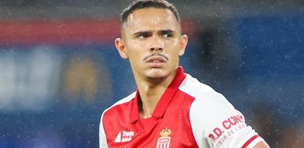 Wesley é cortado por lesão, e Ancelotti convoca Vanderson para amistosos
