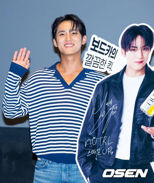 [사진]세븐틴 민규,'사인 판넬 옆에서 건치미소 활짝'