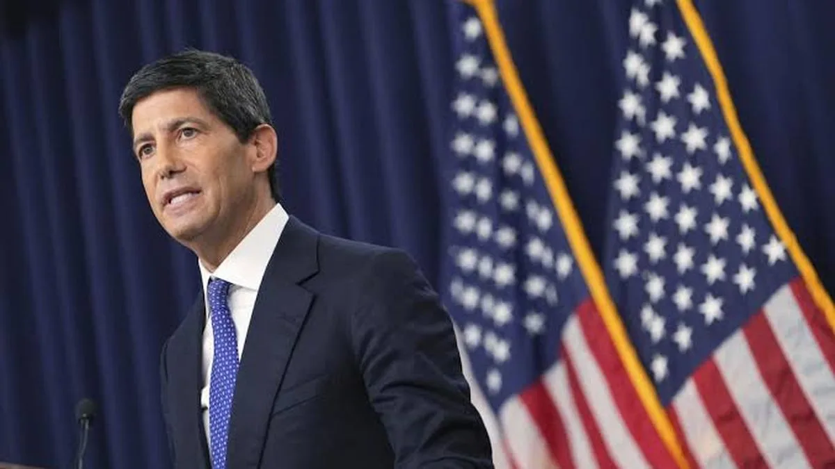 Fed: Kevin Warsh dio indicios de que no subirá la tasa en octubre y destacó el impacto de la IA sobre la economía