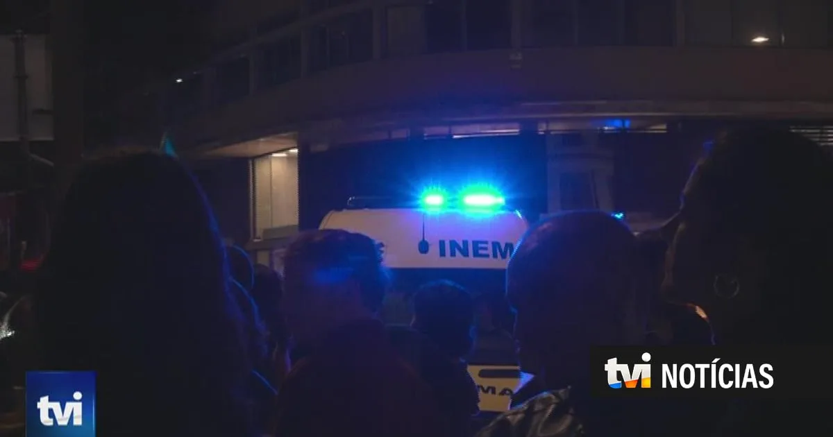 Iam passar a noite na praça, mas acabaram por abandonar o local. O que aconteceu no protesto no Porto?