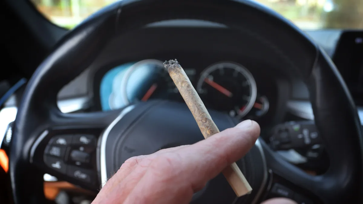Versicherer zu Cannabis am Steuer: Es wird bekifft gefahren