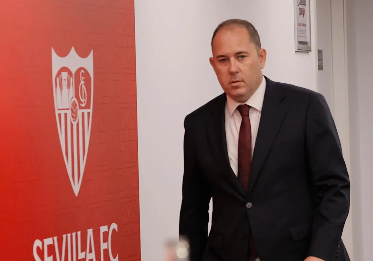 José Ignacio Navarro le cambia la cara al Sevilla FC: once fichajes y diez salidas arrancando con 16 millones en negativo