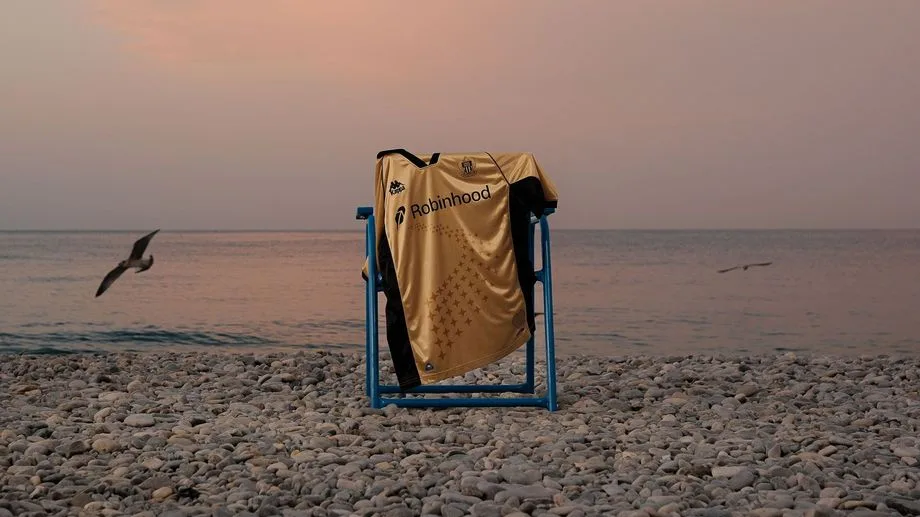 L'OGC Nice dévoile son troisième maillot, hommage aux victimes de l'attentat du 14 juillet 2016