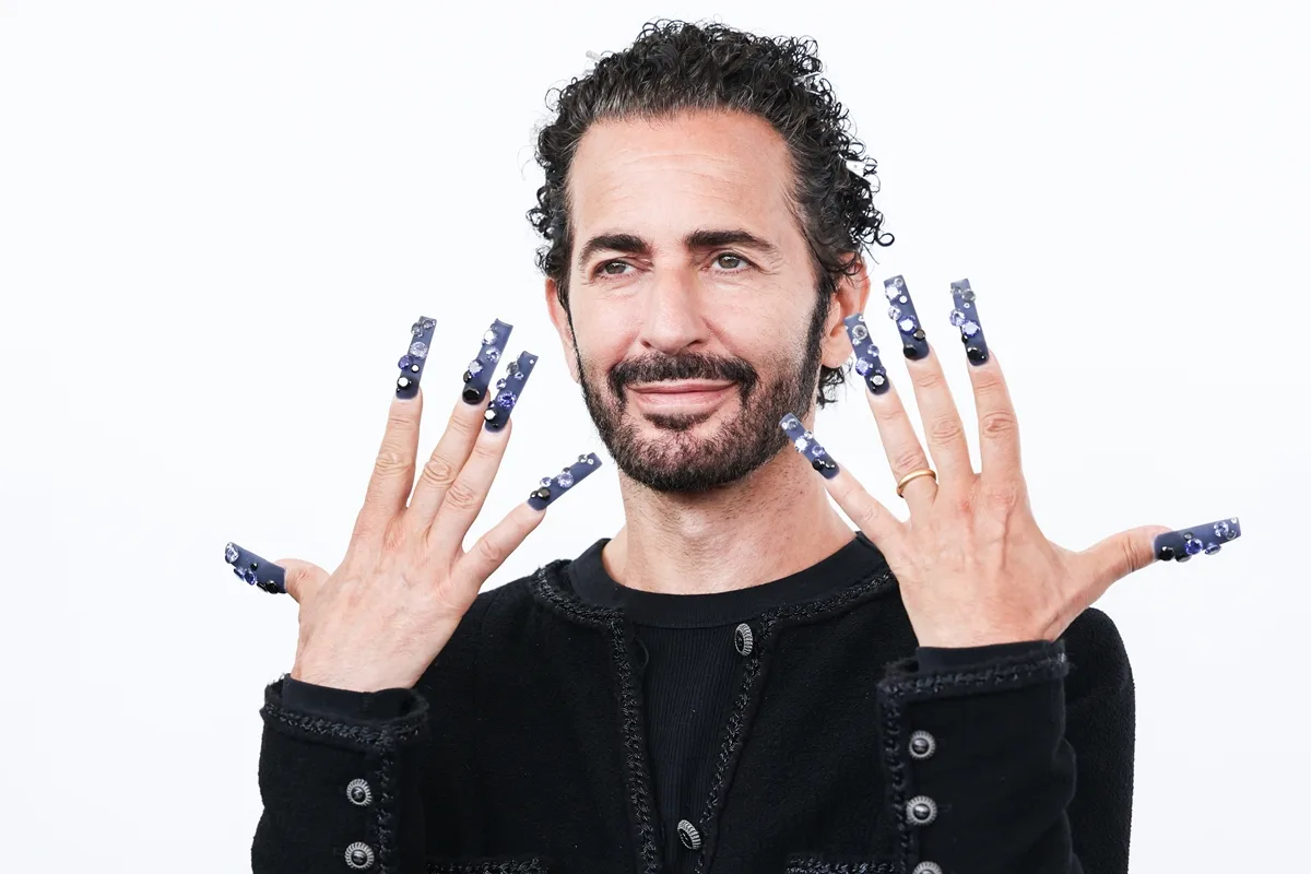 Marc Jacobs demonstra interesse em assinar visual de Luigi Mangione