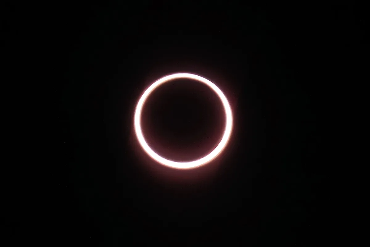 Eclipse solar desta quarta (12/8) já começou de forma parcial. Siga