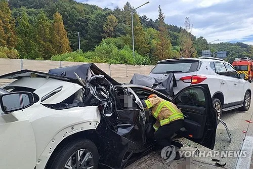 장수 대전통영고속도로서 차량 5대 추돌…2명 사망·11명 부상(종합)