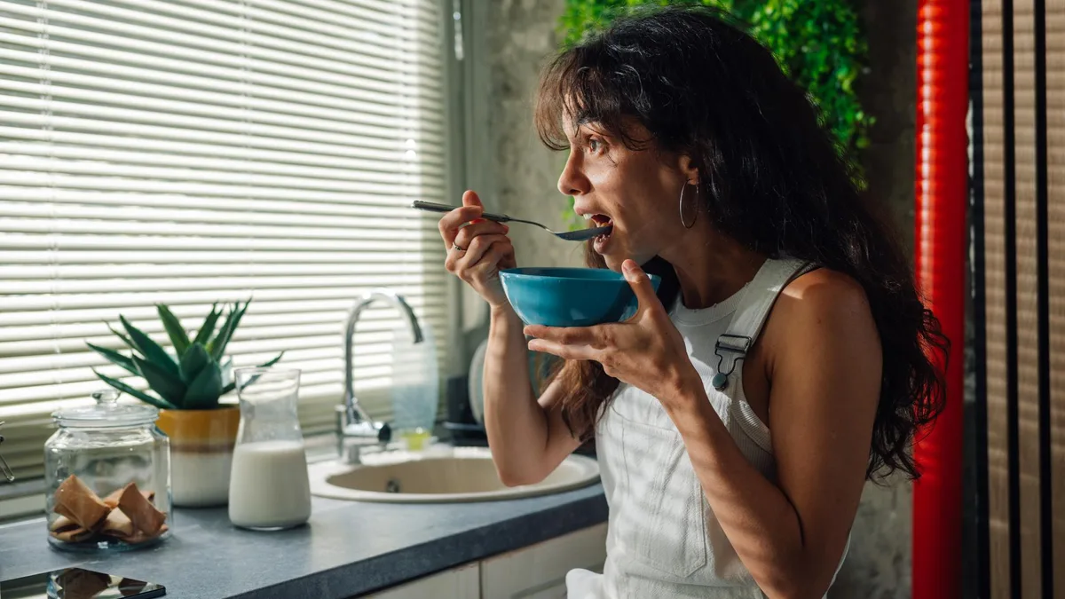 « La fourchette, c’est quand même stupide » : ces gourmets ne jurent que par la cuillère et expliquent pourquoi