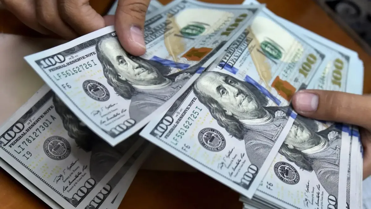El posible retorno masivo de salvadoreños amenaza la estabilidad de la economía local por la alta dependencia de remesas, según un economista