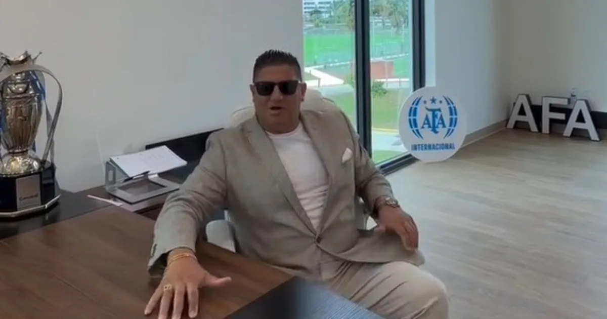 Mientras la investigan por corrupción en Estados Unidos, la AFA se asocia en Miami a un bizarro pastor de famosos