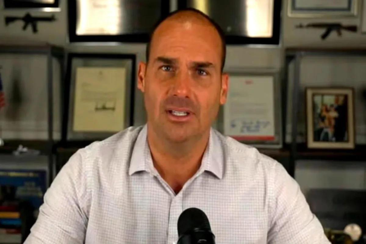 Moraes manda emitir mandado de prisão para Eduardo Bolsonaro