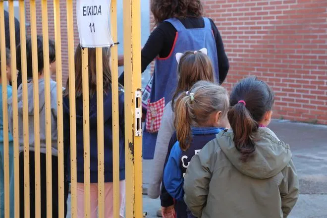 Más poder para la inspección y menos valenciano: así cambia la educación con la reforma de PP y Vox