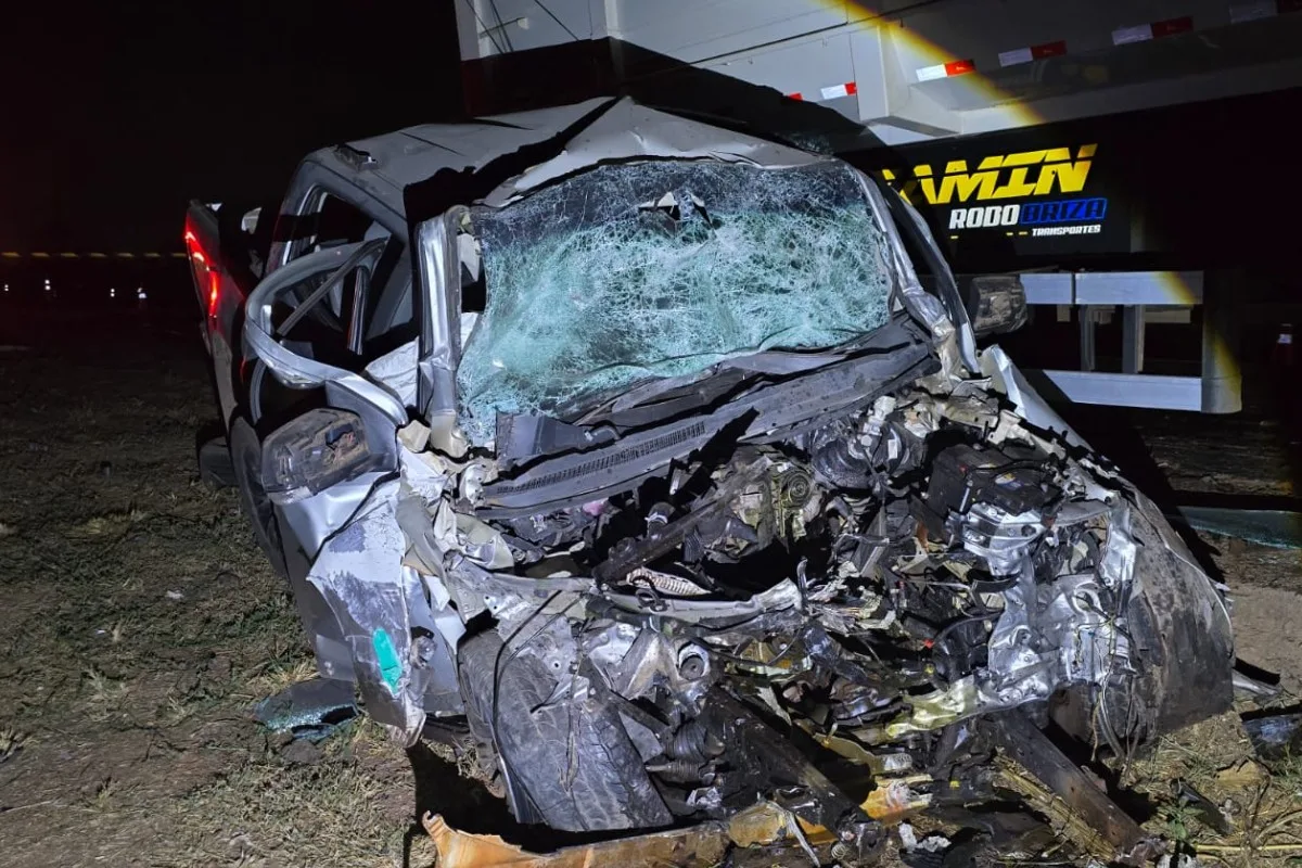 Motorista de caminhonete morre após tentar ultrapassagem e bater de frente com carreta na BR-070 em MT