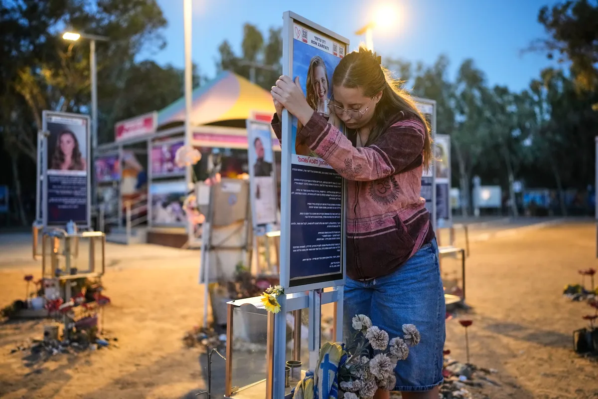 Israel recuerda a las víctimas del 7 de octubre en la recta final de la campaña en Israel