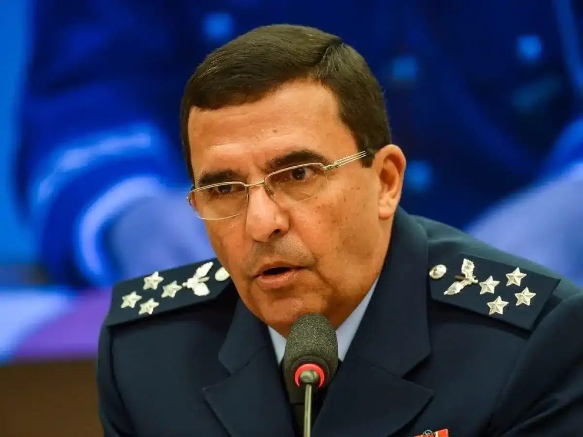 Livro-bomba: Ex-chefe da FAB admite pressão de Bolsonaro por golpe