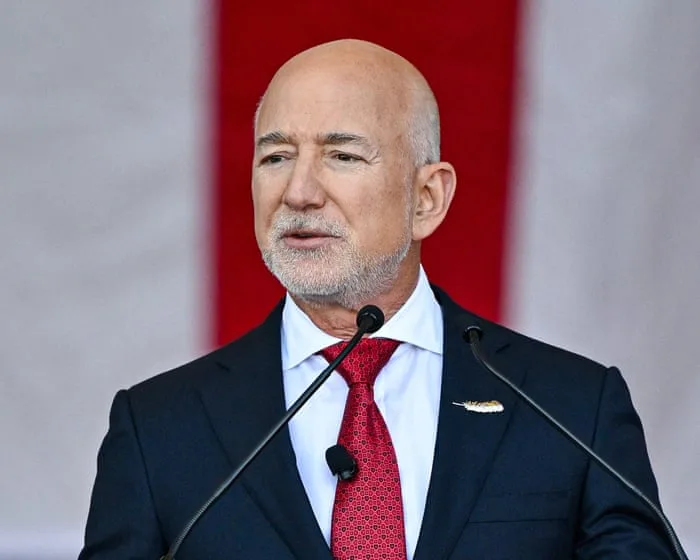 CEOs earn 614 times more than workers at US’s 100 lowest-paying corporations