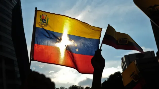 Venezuela abre inquérito a deputado que propôs a dolarização da economia