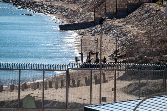 El CNI confirma a la jueza que Marruecos sabía de las llamadas a la entrada masiva en Ceuta y desgrana los contactos con el asesor del exdelegado del Gobierno