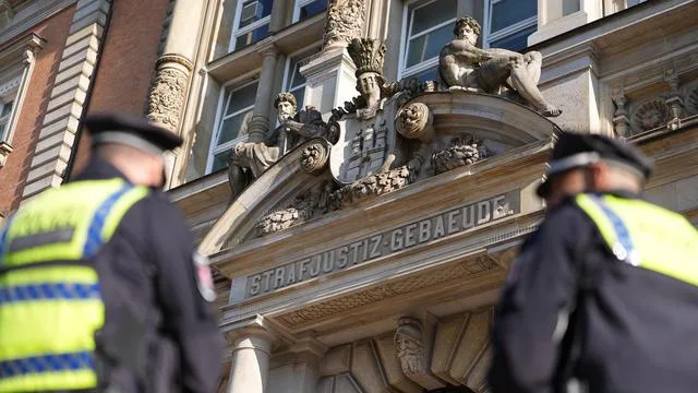 »Letzte Verteidigungswelle«: Mutmaßliche Unterstützer rechtsextremer Terrorgruppe angeklagt