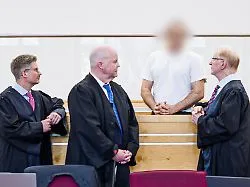 Medikamente für friedlichen Tod: Gericht spricht wegen Mordes angeklagten Arzt frei