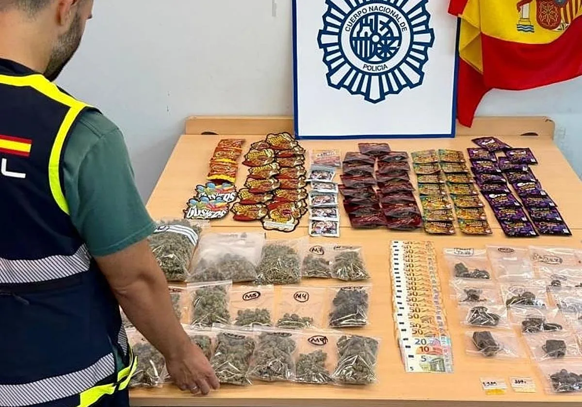 Desmantelan en la Alameda de Sevilla una asociación cannábica que vendía droga: los compradores debían permanecer 20 minutos en el local