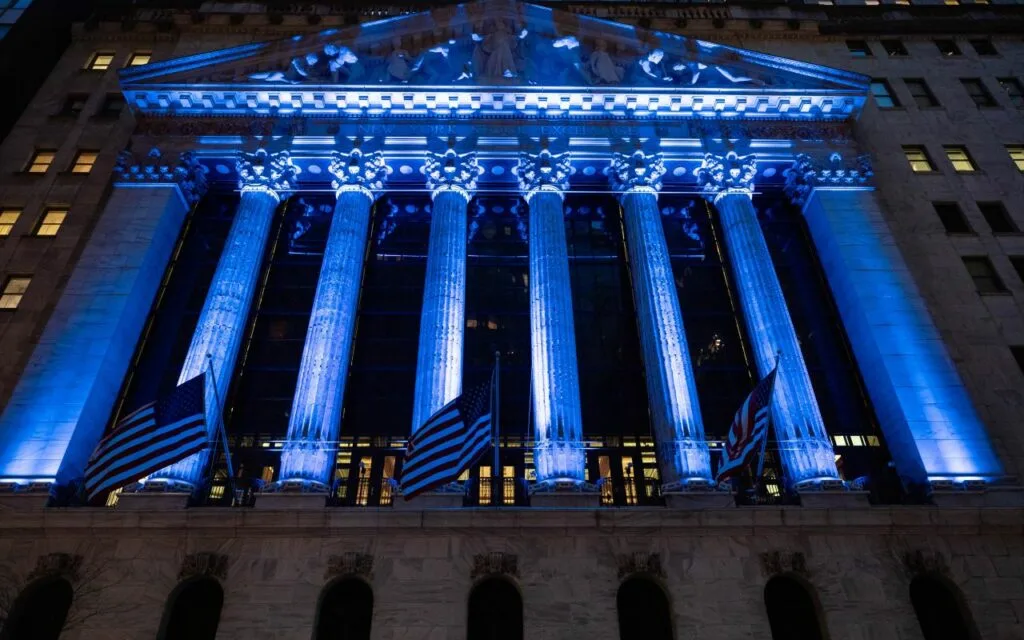 Wall Street recupera com Dell em destaque e tensões geopolíticas no horizonte