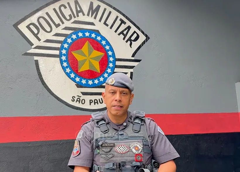 Vídeo: Criança de 10 anos olha para policial, que percebe sequestro em andamento