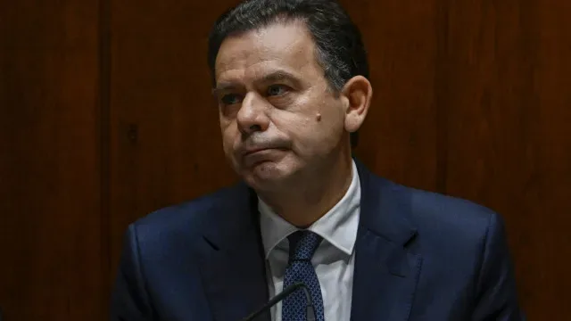 Montenegro vai ao Parlamento na véspera do prazo para entregar OE2027