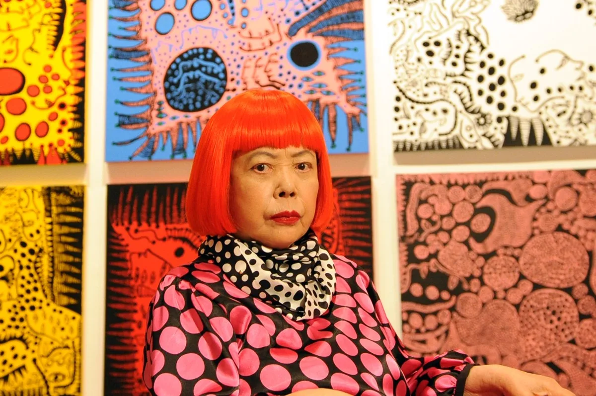 Morre aos 97 anos a artista japonesa Yayoi Kusama, a "rainha das bolinhas"