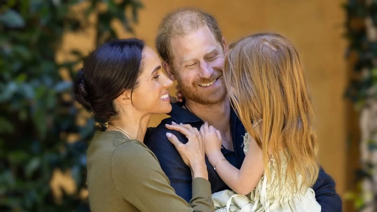 La princesa Lilibet hace una aparición discreta junto a la mejor amiga de Meghan Markle en una tierna fotografía