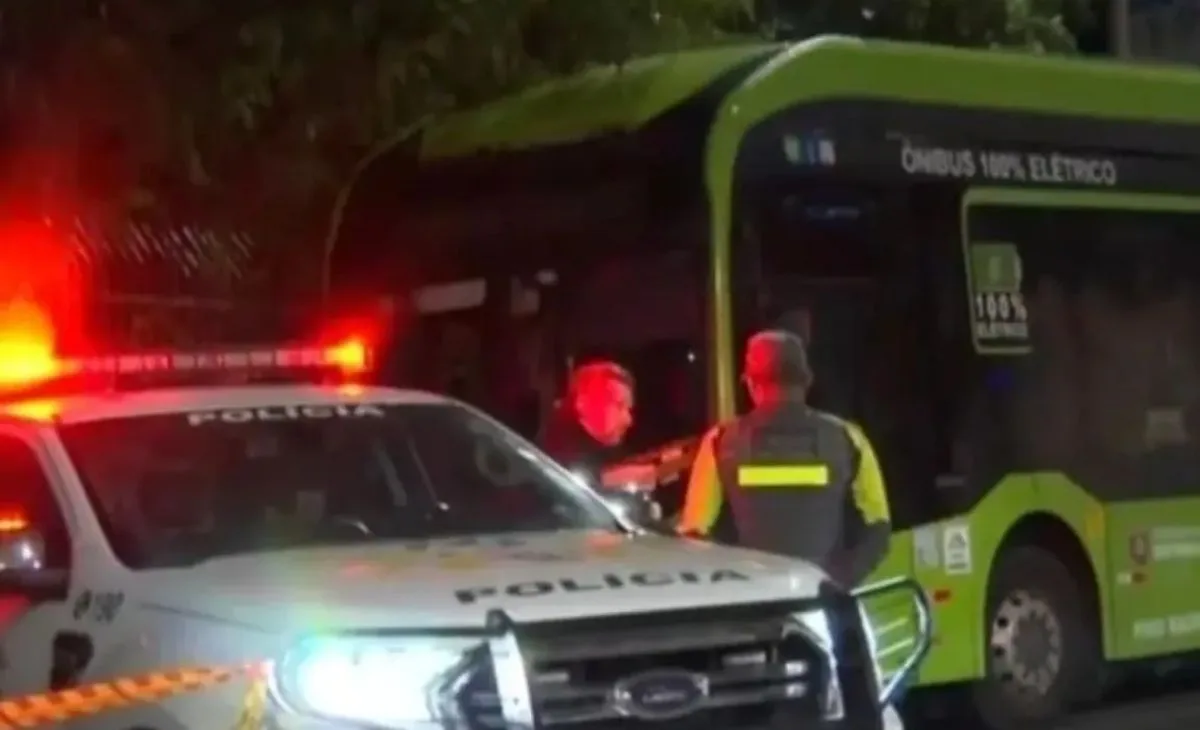 Motorista esquece freio de mão e ônibus mata idoso no Jaraguá