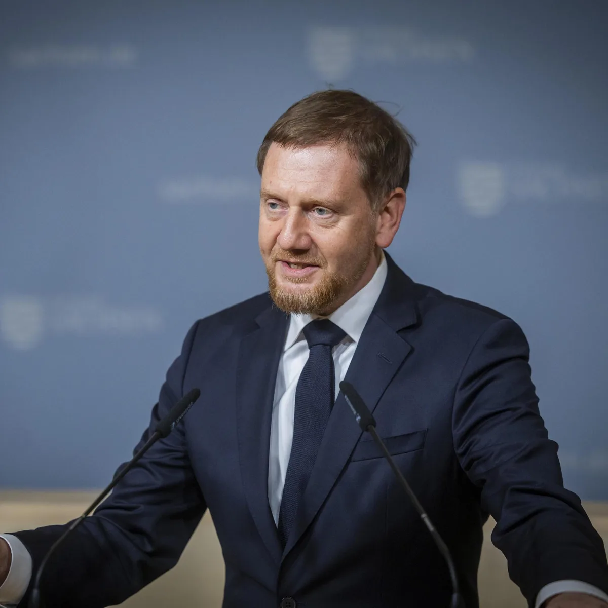 Aufrüstung - Sachsens Ministerpräsident Kretschmer hält Ansiedlung von Rüstungsbetrieben für wirtschaftlich nötig