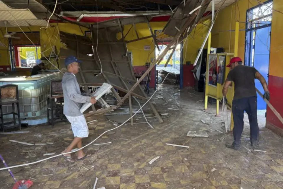 Panamá comienza a levantar escombros con el miedo aún en el cuerpo tras potente terremoto
