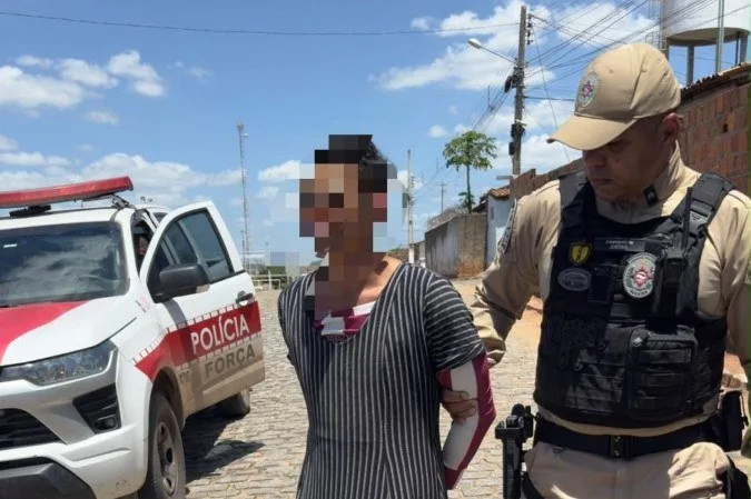 Serial killer investigado por mortes na Paraíba é preso vestido de mulher