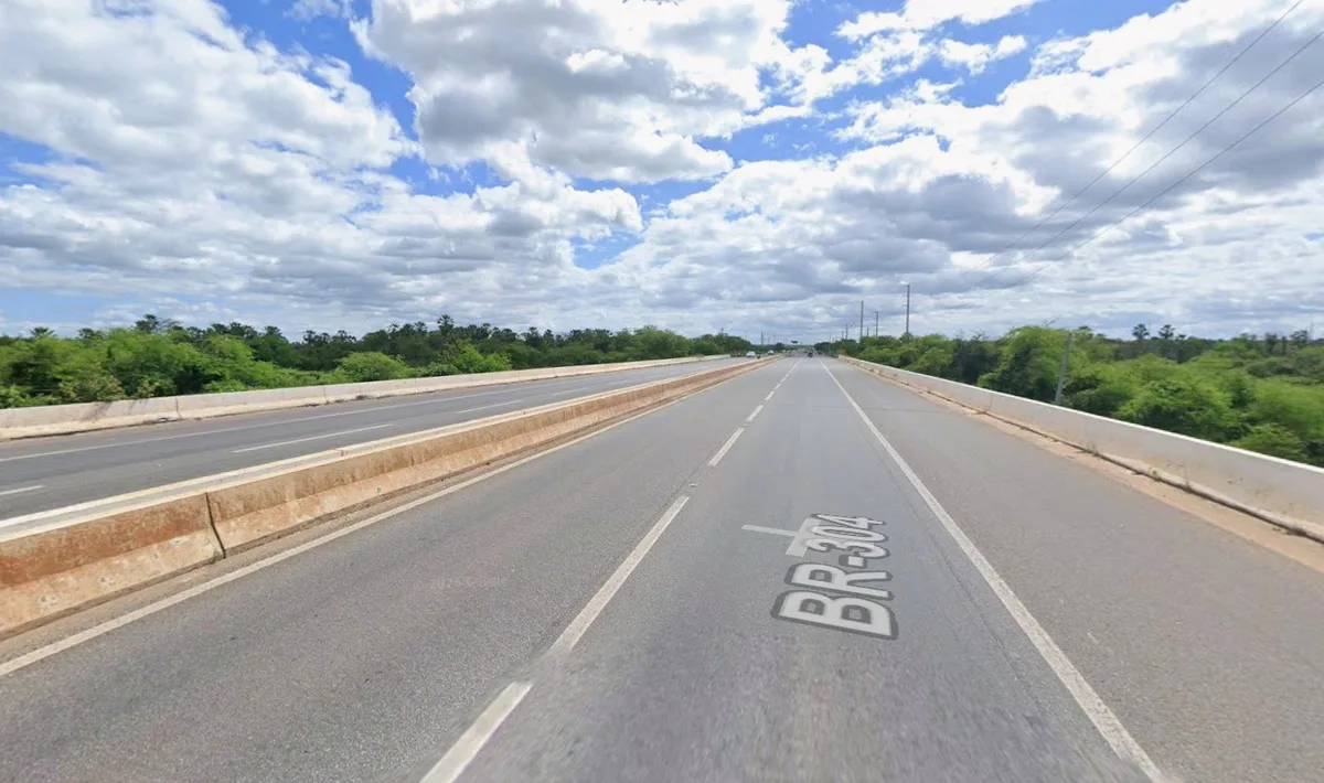 Acidente entre moto e caminhão deixa uma pessoa morta na BR-304, em Mossoró