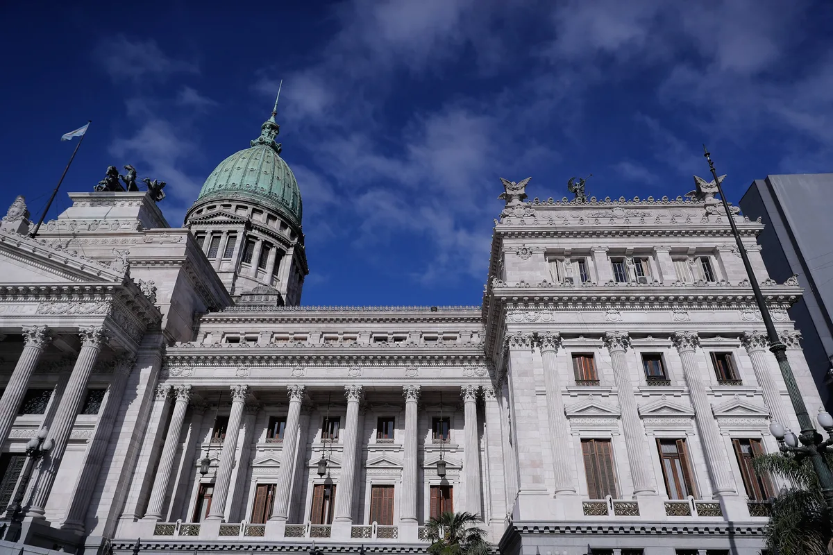 El proyecto de Presupuesto 2027 asume un escenario complicado para emitir deuda en el mercado externo